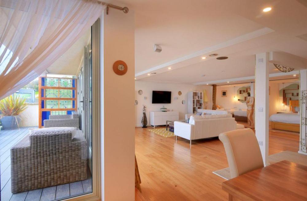 Largigi Offering Two Amazing Panoramic Sea Front Apartments Lyme Regis Exterior foto